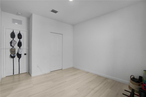 Villa ou maison à vendre à Miami, Floride: 3 chambres, 161.28 m2 № 2071325 - photo 22