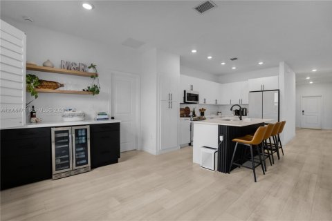 Villa ou maison à vendre à Miami, Floride: 3 chambres, 161.28 m2 № 2071325 - photo 8
