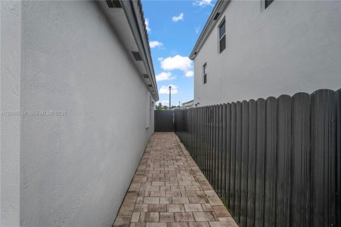 Villa ou maison à vendre à Miami, Floride: 3 chambres, 161.28 m2 № 2071325 - photo 29