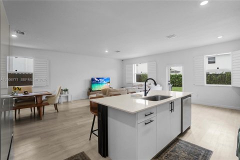Villa ou maison à vendre à Miami, Floride: 3 chambres, 161.28 m2 № 2071325 - photo 9