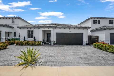 House in Miami, Florida 3 bedrooms, 161.28 sq.m. № 2071325