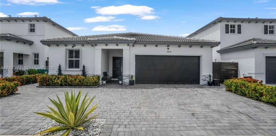 Villa ou maison à Miami, Floride 3 chambres, 161.28 m2 № 2071325