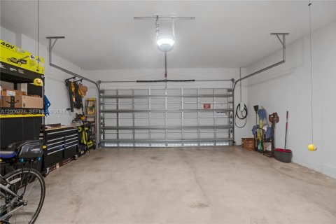 Villa ou maison à vendre à Miami, Floride: 3 chambres, 161.28 m2 № 2071325 - photo 28