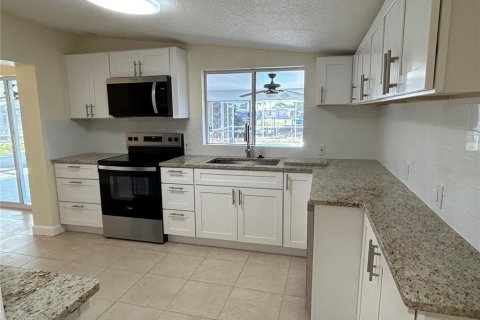 Villa ou maison à vendre à Port Charlotte, Floride: 3 chambres, 97.36 m2 № 2214640 - photo 25