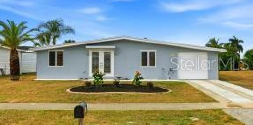Villa ou maison à Port Charlotte, Floride 3 chambres, 97.36 m2 № 2214640