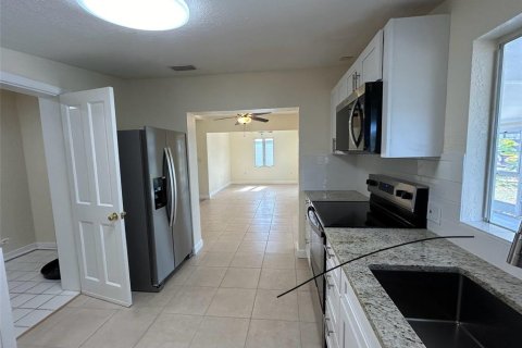 Villa ou maison à vendre à Port Charlotte, Floride: 3 chambres, 97.36 m2 № 2214640 - photo 28