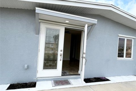 Villa ou maison à vendre à Port Charlotte, Floride: 3 chambres, 97.36 m2 № 2214640 - photo 5