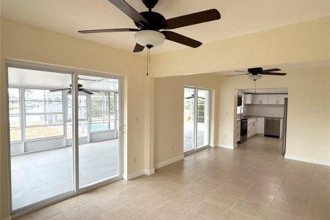 Villa ou maison à vendre à Port Charlotte, Floride: 3 chambres, 97.36 m2 № 2214640 - photo 21