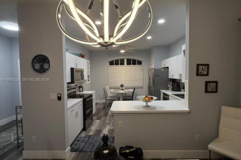 House in Port St. Lucie, Florida 2 bedrooms, 167.69 sq.m. № 2030336 - photo 8