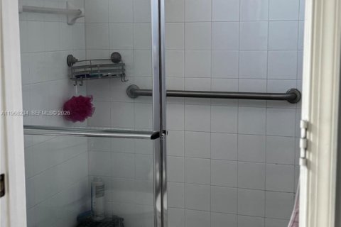 House in Port St. Lucie, Florida 2 bedrooms, 167.69 sq.m. № 2030336 - photo 24