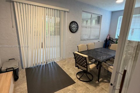 House in Port St. Lucie, Florida 2 bedrooms, 167.69 sq.m. № 2030336 - photo 30