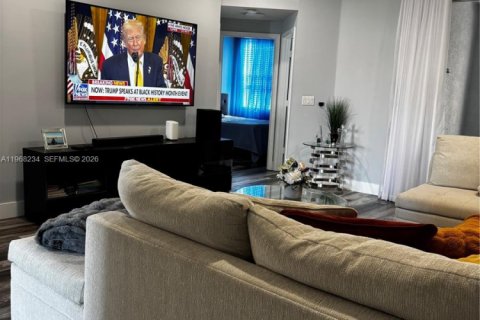 House in Port St. Lucie, Florida 2 bedrooms, 167.69 sq.m. № 2030336 - photo 16