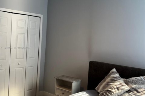 House in Port St. Lucie, Florida 2 bedrooms, 167.69 sq.m. № 2030336 - photo 19