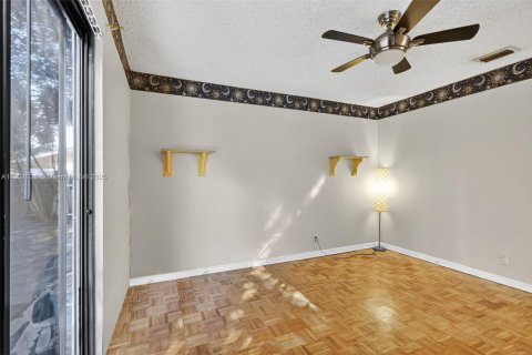 House in Greenacres, Florida 3 bedrooms, 105.91 sq.m. № 1951424 - photo 14