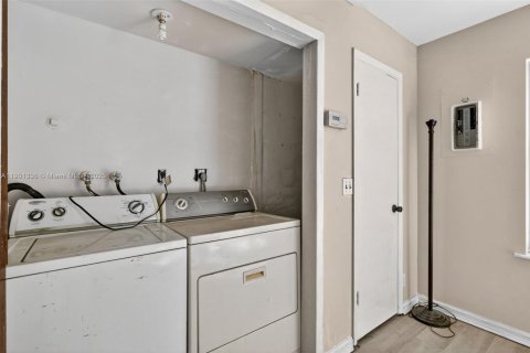 House in Greenacres, Florida 3 bedrooms, 105.91 sq.m. № 1951424 - photo 19