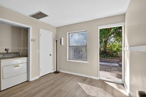 House in Greenacres, Florida 3 bedrooms, 105.91 sq.m. № 1951424 - photo 18