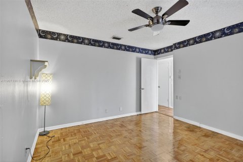 House in Greenacres, Florida 3 bedrooms, 105.91 sq.m. № 1951424 - photo 16