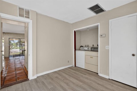 House in Greenacres, Florida 3 bedrooms, 105.91 sq.m. № 1951424 - photo 20