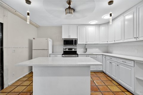 House in Greenacres, Florida 3 bedrooms, 105.91 sq.m. № 1951424 - photo 9