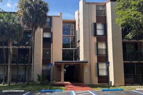Condo in Miami, Florida, 1 bedroom  № 1854792 - photo 1