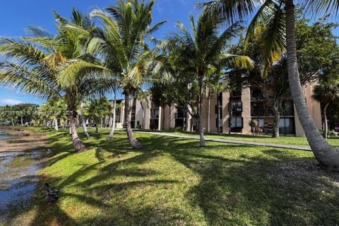 Condo in Miami, Florida, 1 bedroom  № 1854792 - photo 10