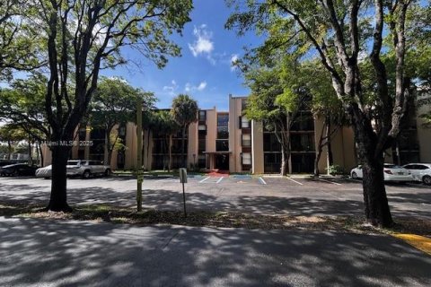 Condo in Miami, Florida, 1 bedroom  № 1854792 - photo 6