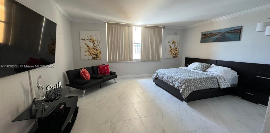 Studio in the Condo in Hollywood, Florida № 1823818
