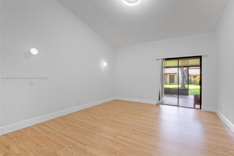 Купить виллу или дом в Санрайз, Флорида 2 спальни, 112.13м2, № 1963488 - фото 20