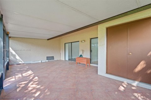 Купить виллу или дом в Санрайз, Флорида 2 спальни, 112.13м2, № 1963488 - фото 25