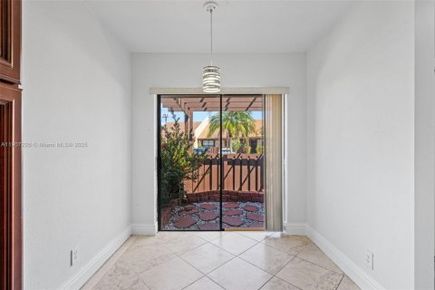 Купить виллу или дом в Санрайз, Флорида 2 спальни, 112.13м2, № 1963488 - фото 13