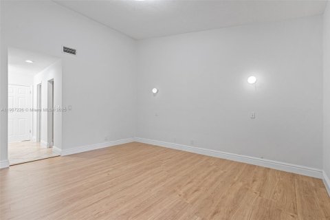 Купить виллу или дом в Санрайз, Флорида 2 спальни, 112.13м2, № 1963488 - фото 21