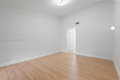 Купить виллу или дом в Санрайз, Флорида 2 спальни, 112.13м2, № 1963488 - фото 22