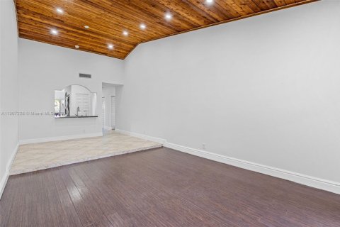 Купить виллу или дом в Санрайз, Флорида 2 спальни, 112.13м2, № 1963488 - фото 8