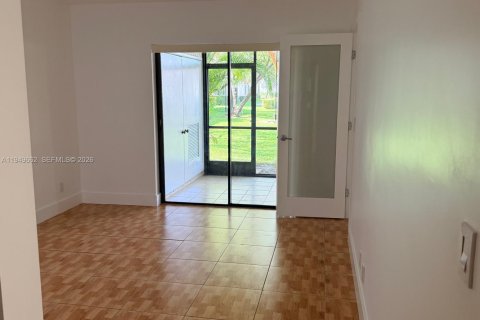 Снять в аренду кондоминиум в Пемброк-Пайнс, Флорида 2 спальни, 81.75м2, № 2005270 - фото 12