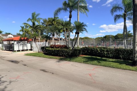 Снять в аренду кондоминиум в Пемброк-Пайнс, Флорида 2 спальни, 81.75м2, № 2005270 - фото 19