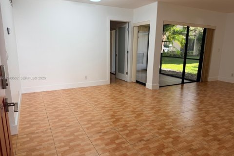 Снять в аренду кондоминиум в Пемброк-Пайнс, Флорида 2 спальни, 81.75м2, № 2005270 - фото 3