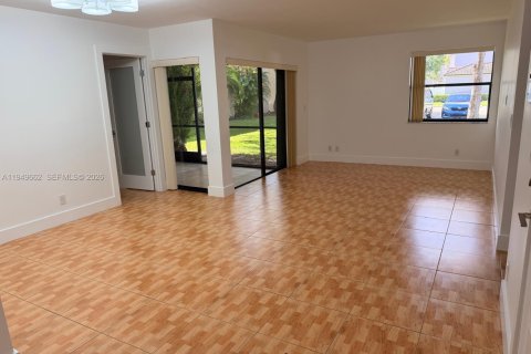 Снять в аренду кондоминиум в Пемброк-Пайнс, Флорида 2 спальни, 81.75м2, № 2005270 - фото 4
