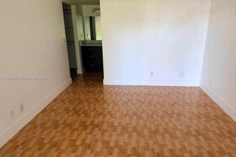 Снять в аренду кондоминиум в Пемброк-Пайнс, Флорида 2 спальни, 81.75м2, № 2005270 - фото 9