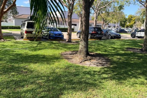 Снять в аренду кондоминиум в Пемброк-Пайнс, Флорида 2 спальни, 81.75м2, № 2005270 - фото 17