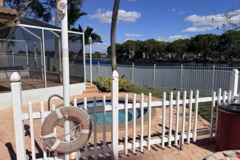 Снять в аренду кондоминиум в Пемброк-Пайнс, Флорида 2 спальни, 81.75м2, № 2005270 - фото 22