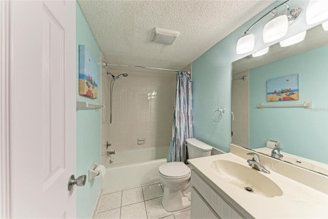 Купить кондоминиум в Сарасота, Флорида 6 комнат, 117.99м2, № 2238732 - фото 24