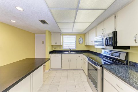 Купить кондоминиум в Сарасота, Флорида 6 комнат, 117.99м2, № 2238732 - фото 9