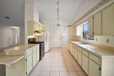 House in Leesburg, Florida 2 bedrooms, 140.93 sq.m. № 1675533 - photo 10