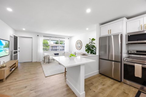 Condo in Boynton Beach, Florida, 1 bedroom № 2250534 - photo 9