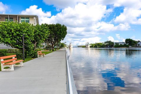 Condo in Boynton Beach, Florida, 1 bedroom № 2250534 - photo 26