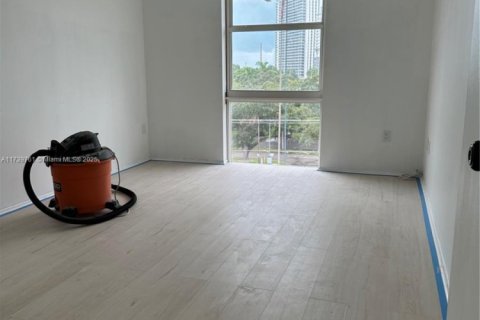 Condo in North Miami Beach, Florida, 2 bedrooms  № 1763861 - photo 8