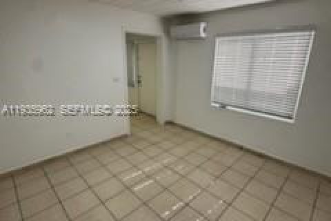 House in Miami, Florida 3 bedrooms, 88.26 sq.m. № 1994072 - photo 15