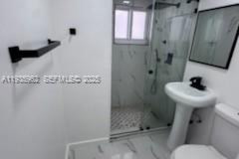 House in Miami, Florida 3 bedrooms, 88.26 sq.m. № 1994072 - photo 10