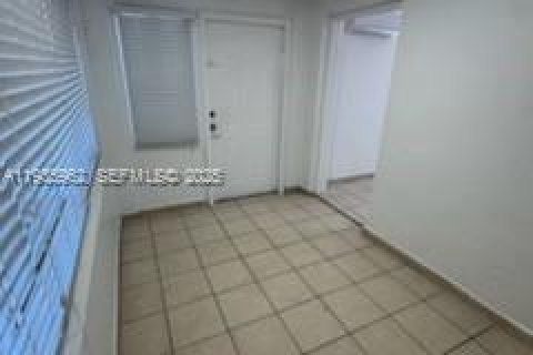 House in Miami, Florida 3 bedrooms, 88.26 sq.m. № 1994072 - photo 17
