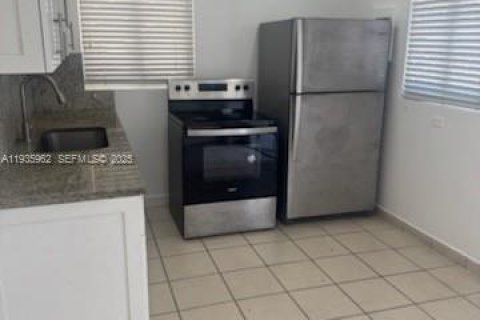 House in Miami, Florida 3 bedrooms, 88.26 sq.m. № 1994072 - photo 4